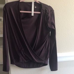 Lululemon pullover twisted front